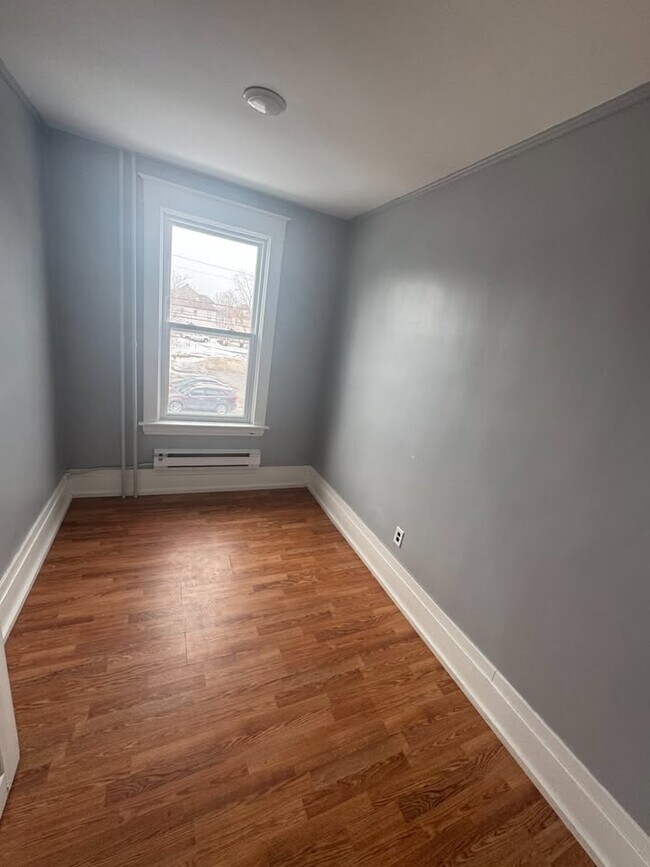 Building Photo - 385 Lutz St