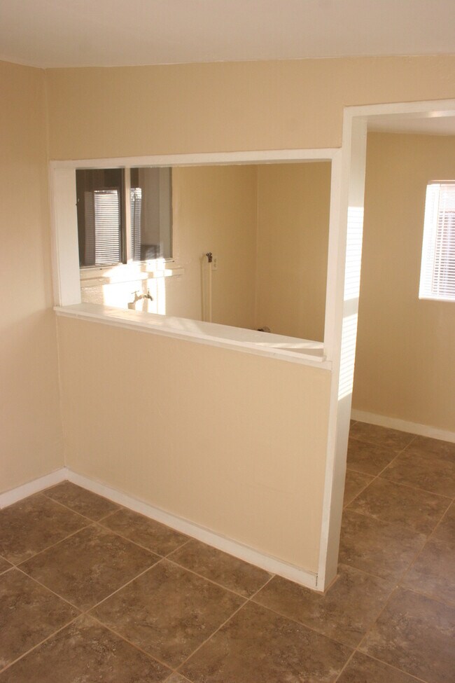 Foto del edificio - 3 bd 1 bath Southeast 93307 Mt. Vernon & V...