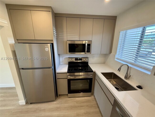 Foto del edificio - 108 Waterway Dr S