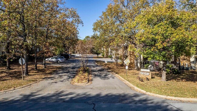 Foto del edificio - 101 Pine Forest Dr