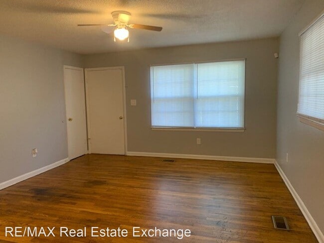 Building Photo - 205 Chavis St