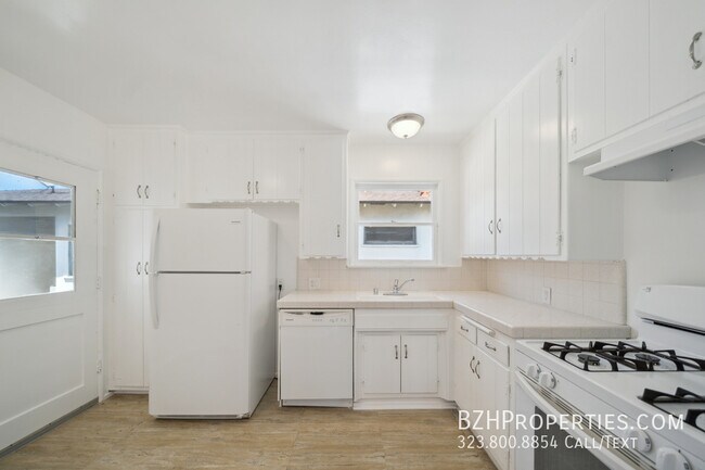 Building Photo - 5301 Vantage Ave