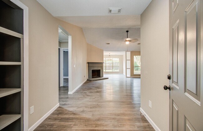 Building Photo - 5803 Forest Timbers Dr