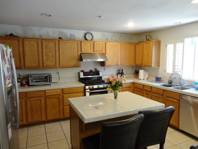Building Photo - Nice 4/2.5 + Loft Gated Home Sylmar