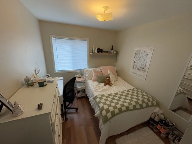 Building Photo - 217 Collingwood St