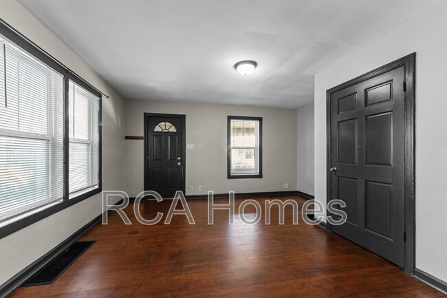 Building Photo - 1613 Pleasant St