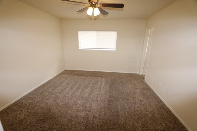 Building Photo - 2106 Marot Dr