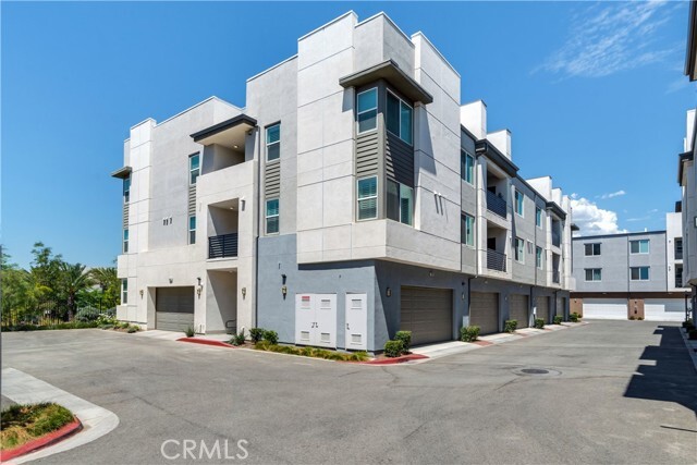 Building Photo - 9362 Solaire Pl
