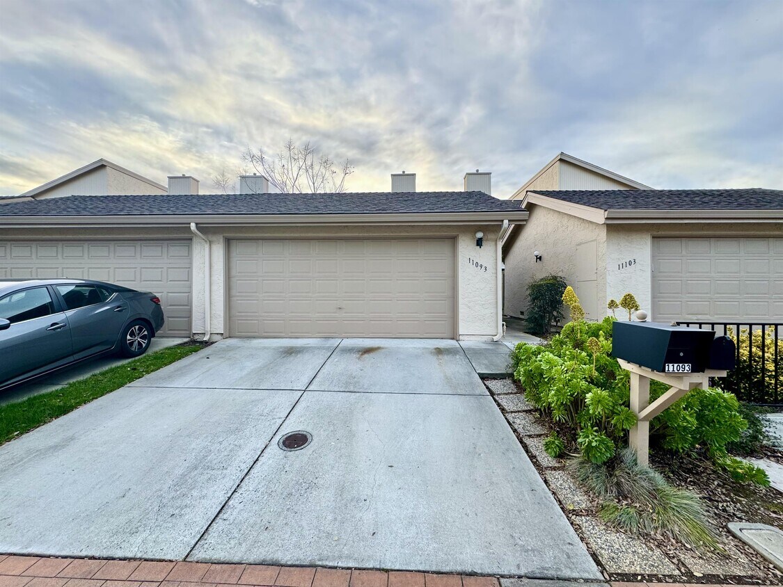 Primary Photo - 11093 Firethorne Dr