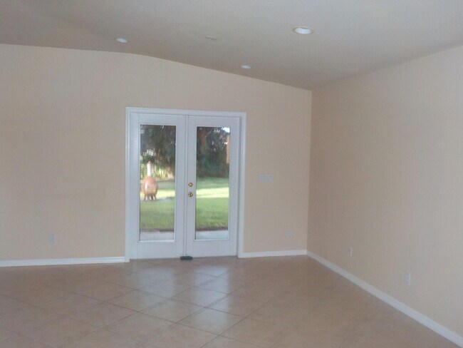 Building Photo - 1957 Providence Pl