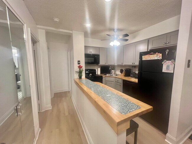 Foto del edificio - 101 S Raleigh Ave