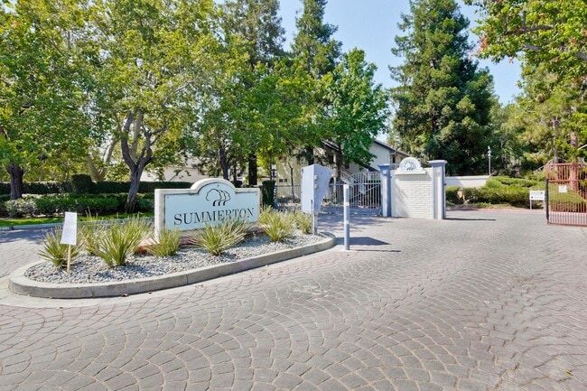 Photo - Cute One Bedroom Condo with Central AC and Heat.