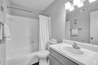2BR, 2BA - 897SF - Primary Bathroom - Preserve at Westchase