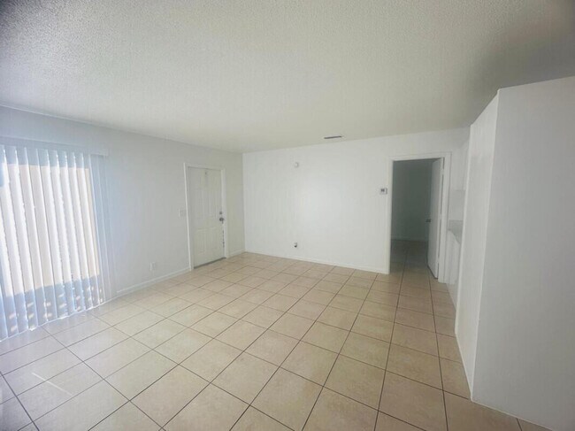 Building Photo - 1755 Forest Hill Blvd