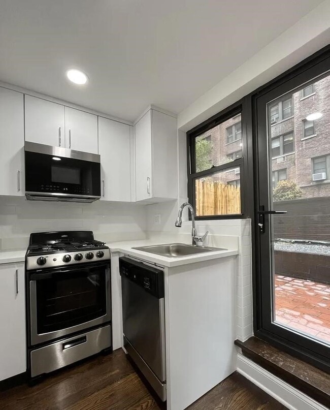 Building Photo - 405 East 56th Street