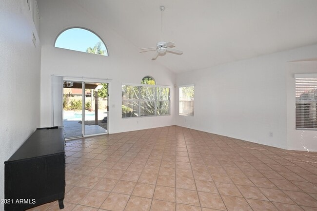 Foto del edificio - 5730 E Gelding Dr