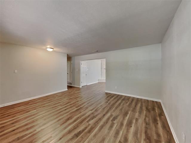 Foto del edificio - 825 Livingston Dr