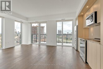 Building Photo - 30 Inn On The Pk Dr