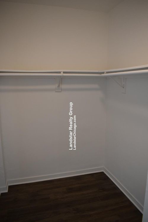 Building Photo - 1940 N Lincoln Ave