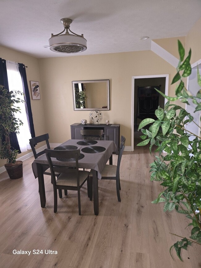 Foto del edificio - 1238 W 7th St
