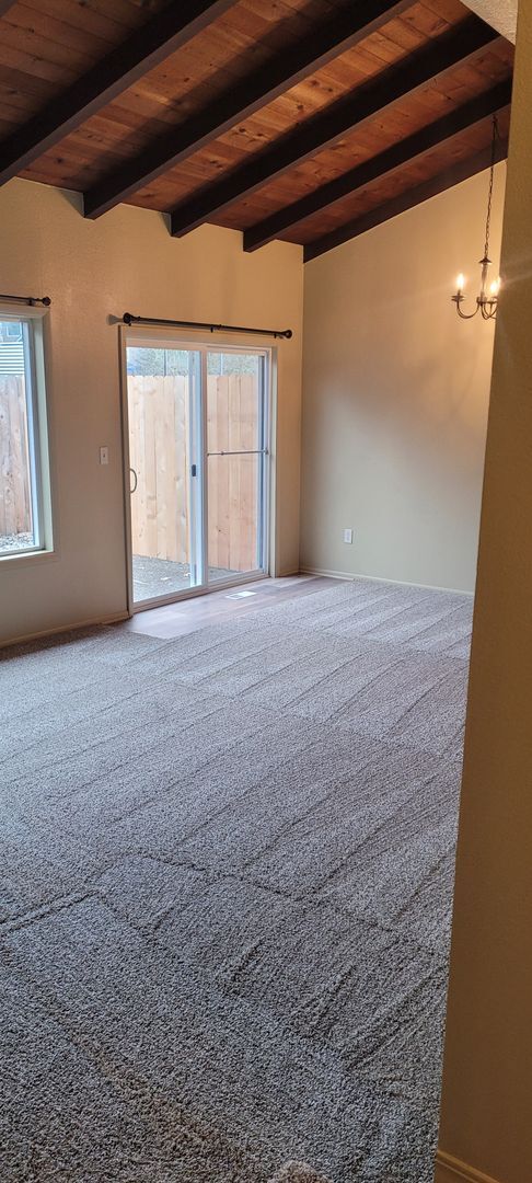 Building Photo - Newly Updated 2 Bedroom Apartment located ...