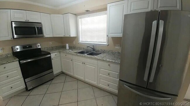 Building Photo - 1488 W 31st St