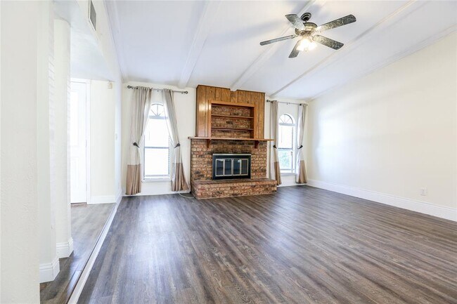 Building Photo - 4640 Ringgold Ln