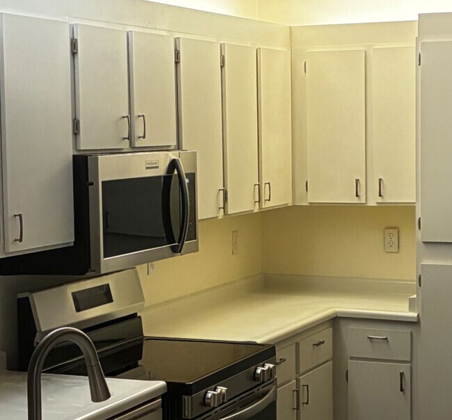 Foto del edificio - 5064 Foothills Dr