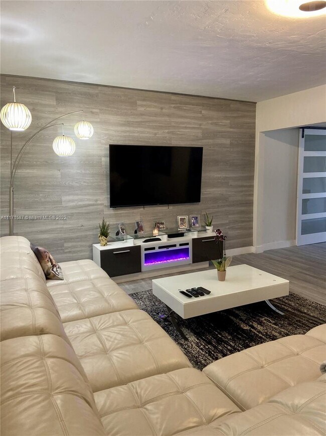 Foto del edificio - 6765 SW 17th St