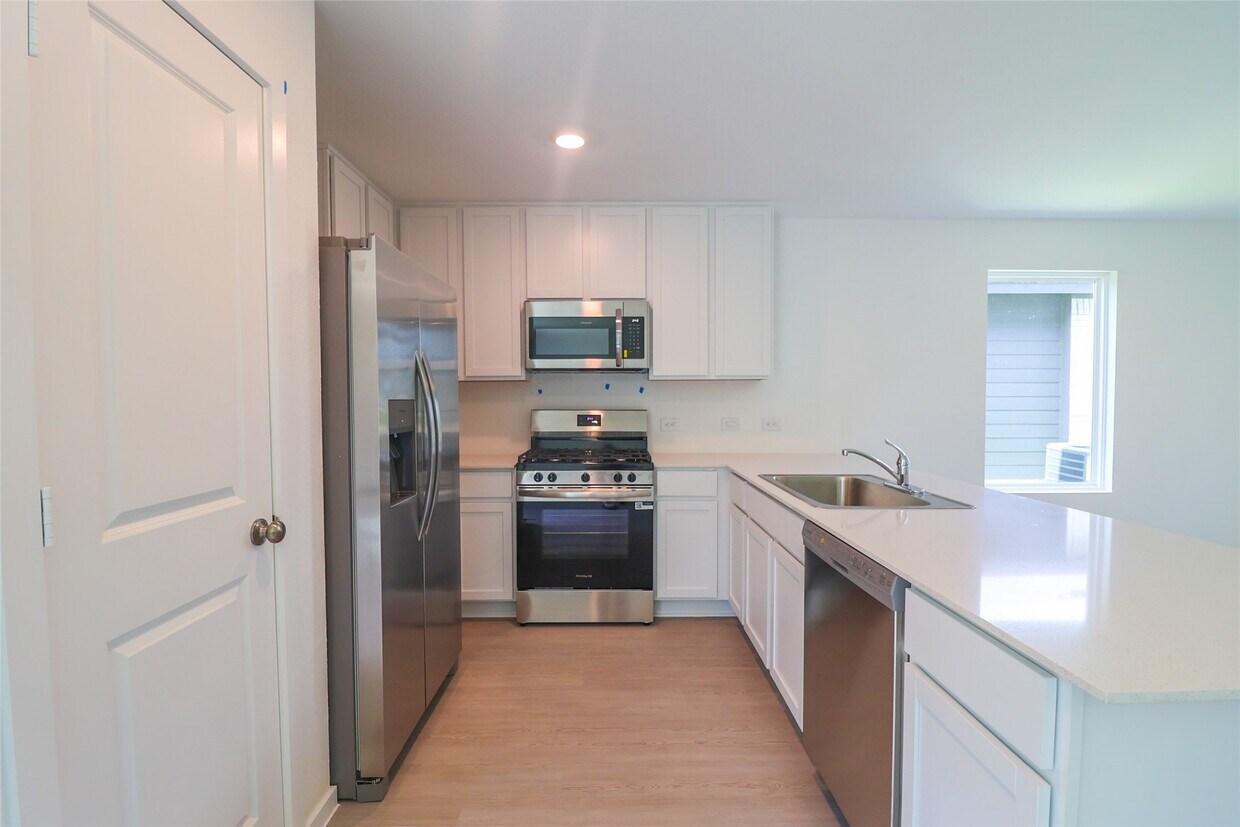 Primary Photo - 31371 Black Cherry St