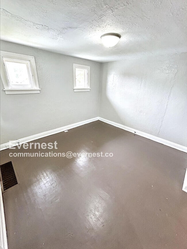 Building Photo - 8315 Octavia Ave
