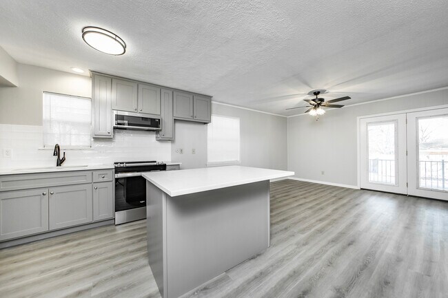 Building Photo - 205 N Fillmore St