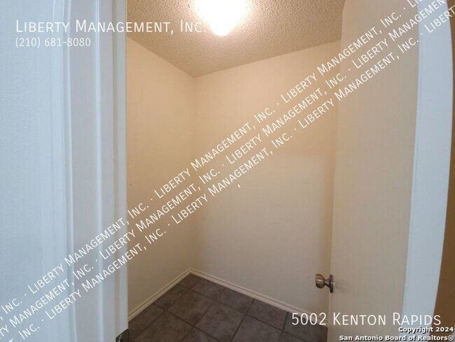 Building Photo - Lovely updated home in the Medical center ...