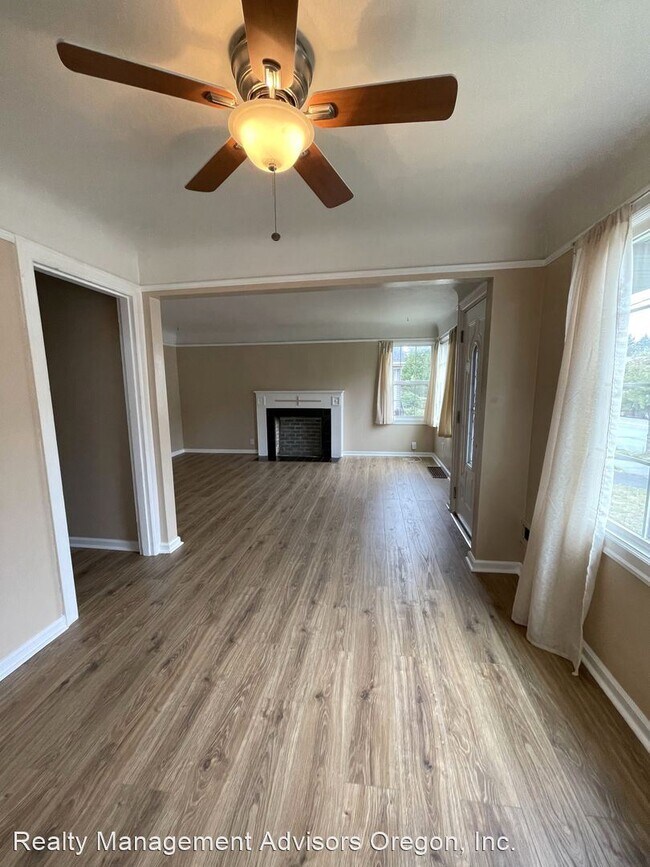 Building Photo - 3 br, 2 bath House - 6915 N. Greeley Avenue