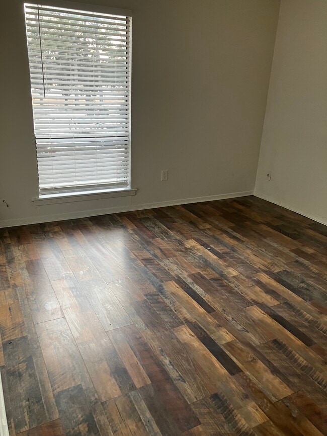 Building Photo - 5664 Los Gatos Dr