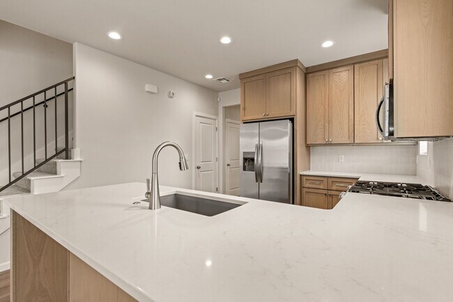 Foto del edificio - 319 W Commercial St