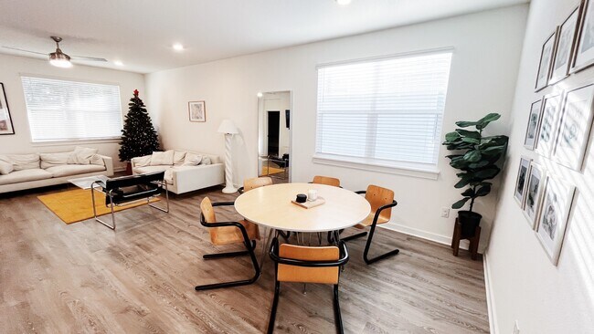 Dining and Living Area - 220 Shawi Pass