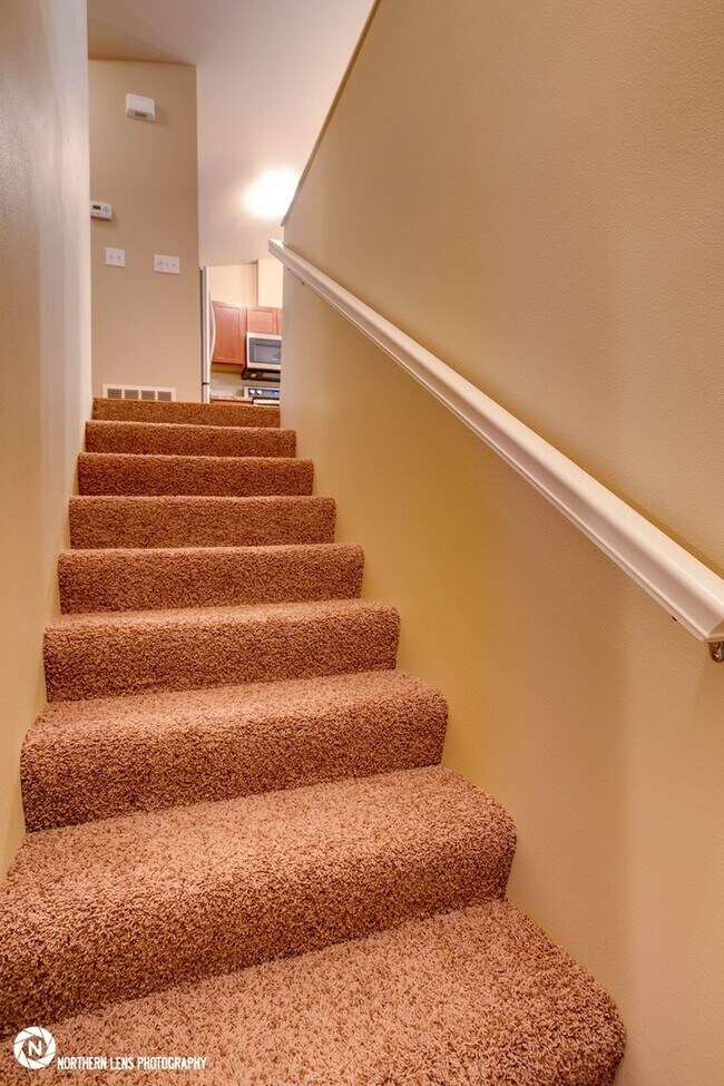 Foto del edificio - 3 Bedroom East Anchorage Townhouse!