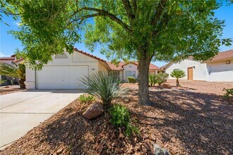 Building Photo - 735 Stonecliff Way
