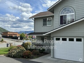 Building Photo - 2176 NW Hawthorne Ave
