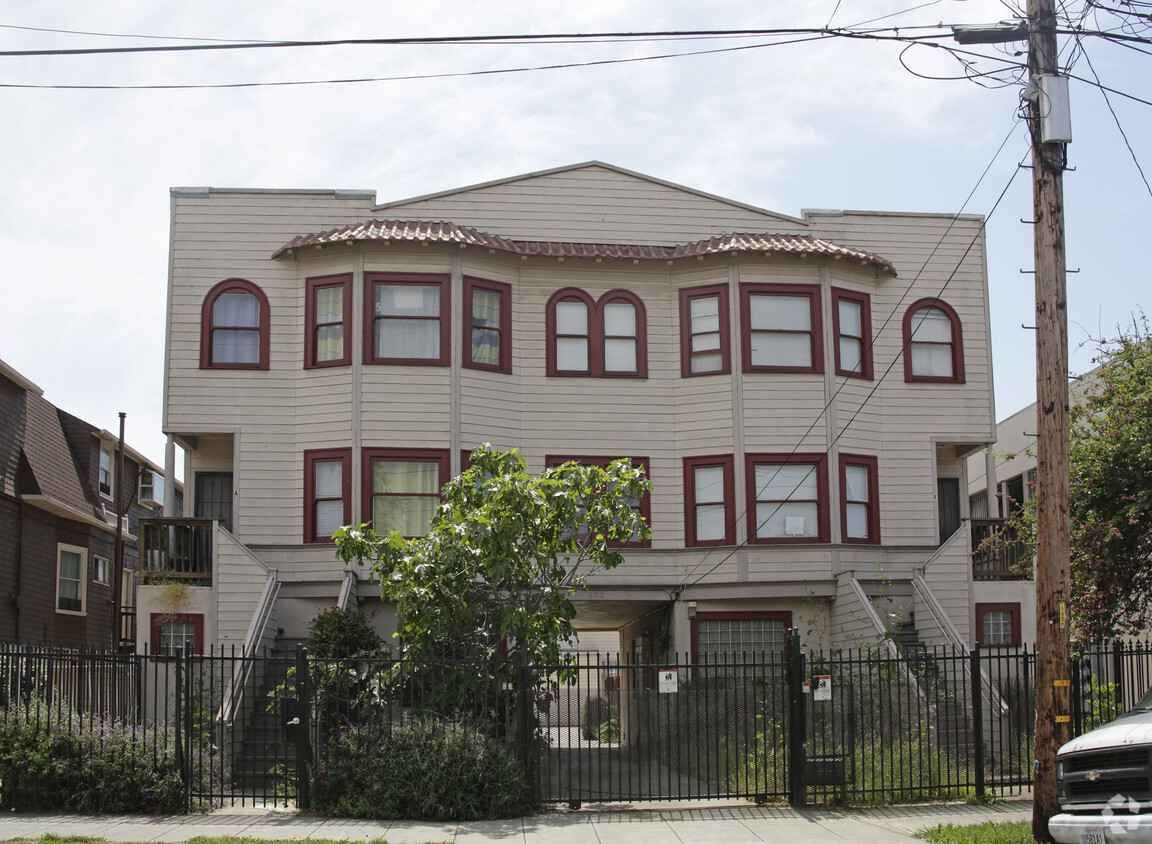 Building Photo - 673 31st St