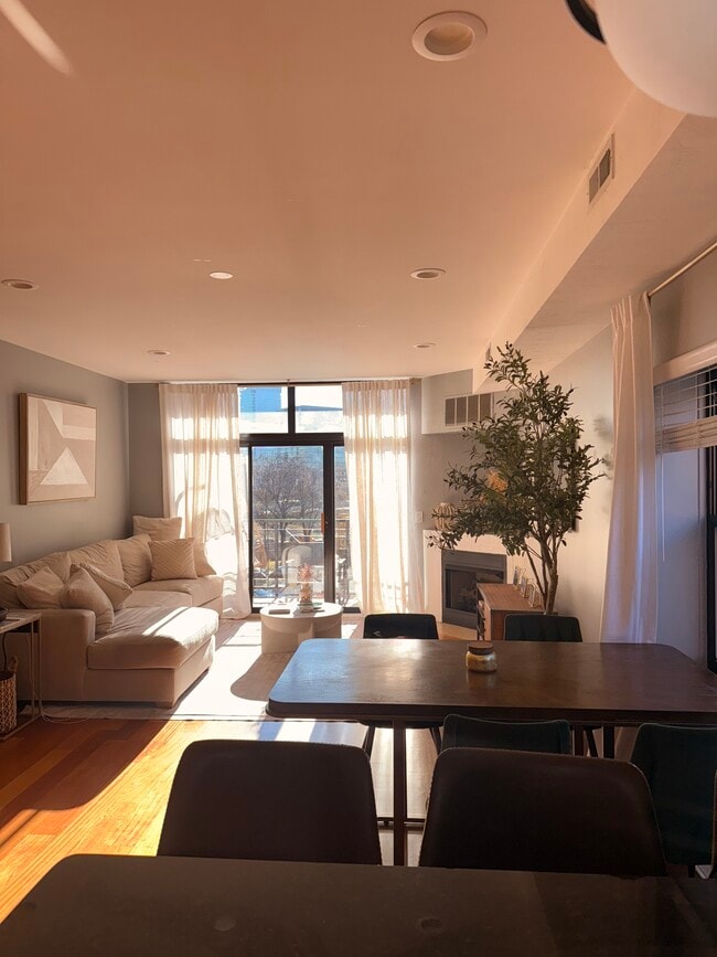 Photo - 651 N Milwaukee Ave Apartment