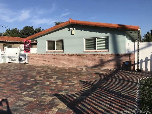 Foto del edificio - 5335 NW 3rd St
