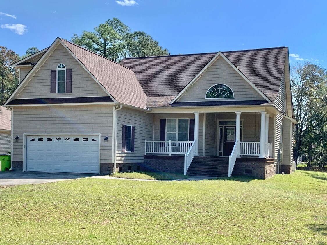 Primary Photo - Great Home in Gated Community with Bonus R...
