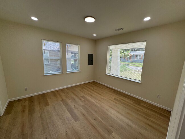 Foto del edificio - 2554 Selman Ave