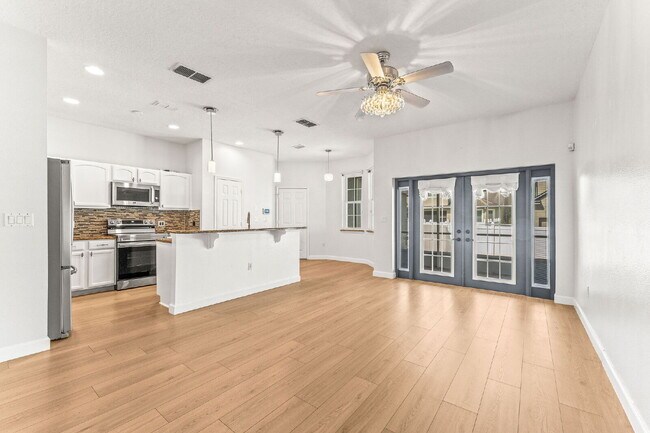 Foto del edificio - Prime 3 bed/ 2 bath Bungalow in Avalon Park!