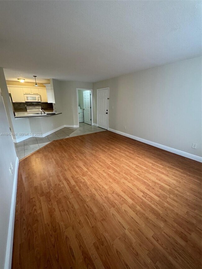 Foto del edificio - 4025 W McNab Rd