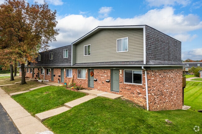 Primary Photo - The NEW Centre Court Townhouses