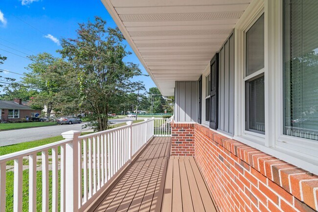 Foto del edificio - 5 Fairway Ln