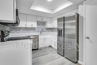 Building Photo - 513 Fairways Ln